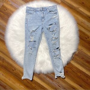 American Eagle Super High Rise Jegging Distressed Light Wash